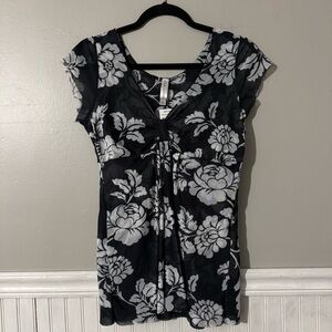 Lucy + Fiona Women's Black and White Floral Blouse Size Large